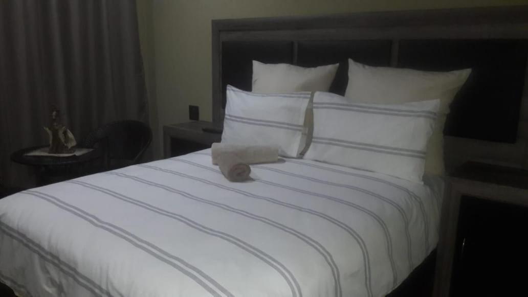 Authentic Bicycle Tours And Backpackers Hostel Soweto Bagian luar foto