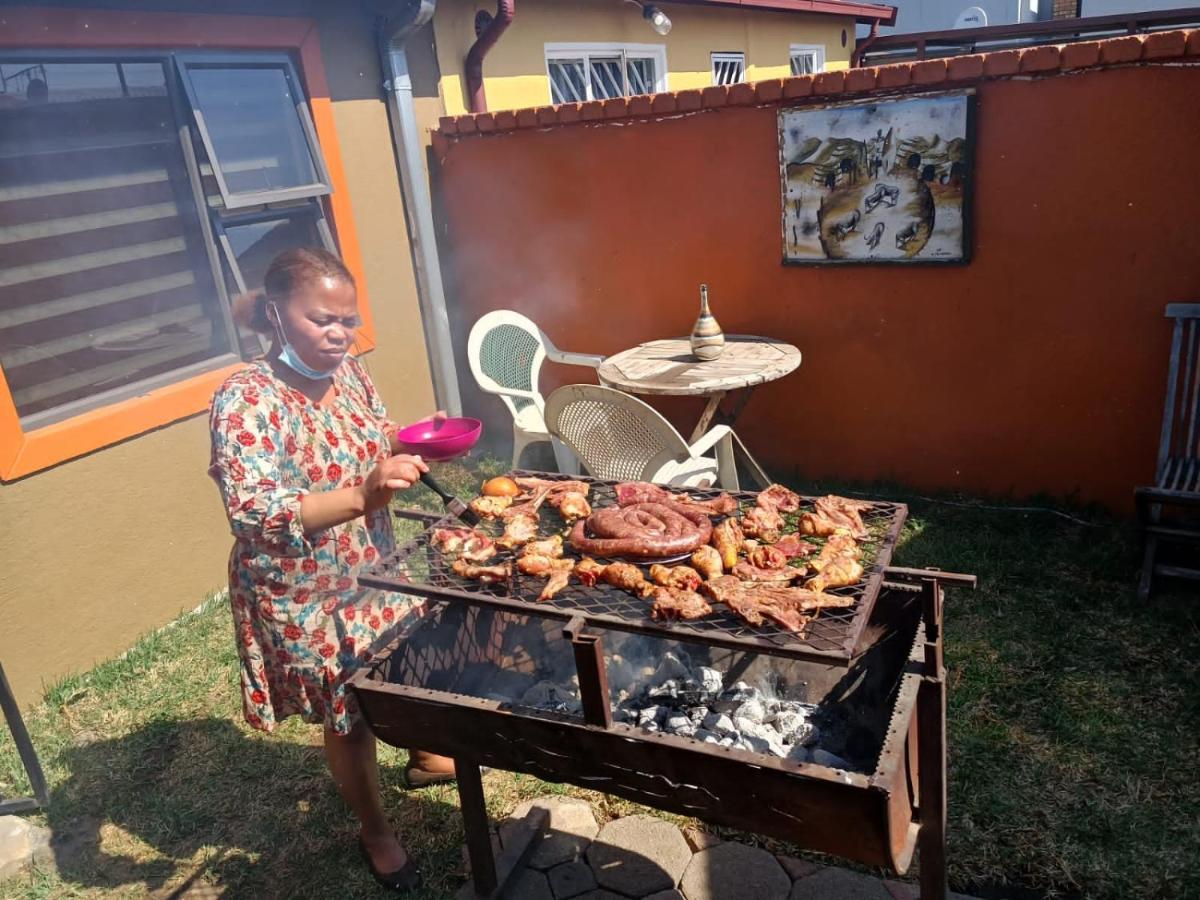 Authentic Bicycle Tours And Backpackers Hostel Soweto Bagian luar foto