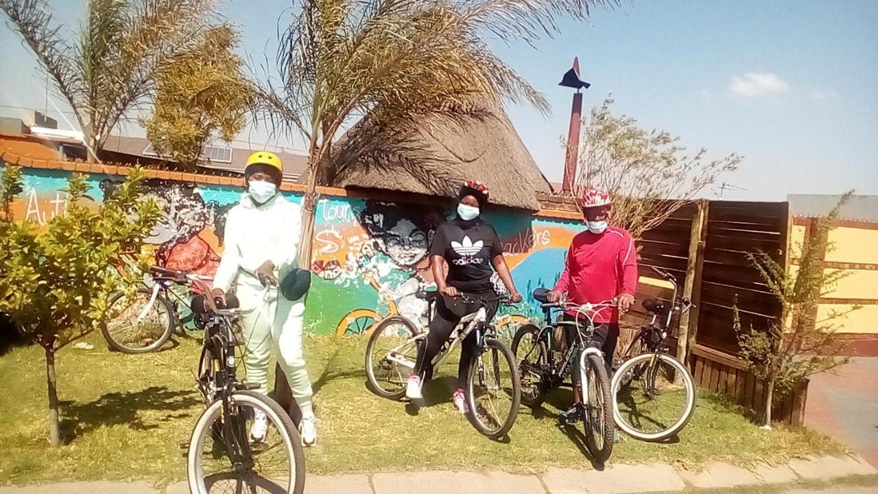 Authentic Bicycle Tours And Backpackers Hostel Soweto Bagian luar foto