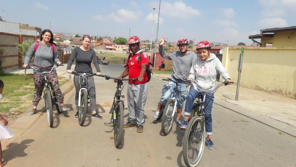 Authentic Bicycle Tours And Backpackers Hostel Soweto Bagian luar foto