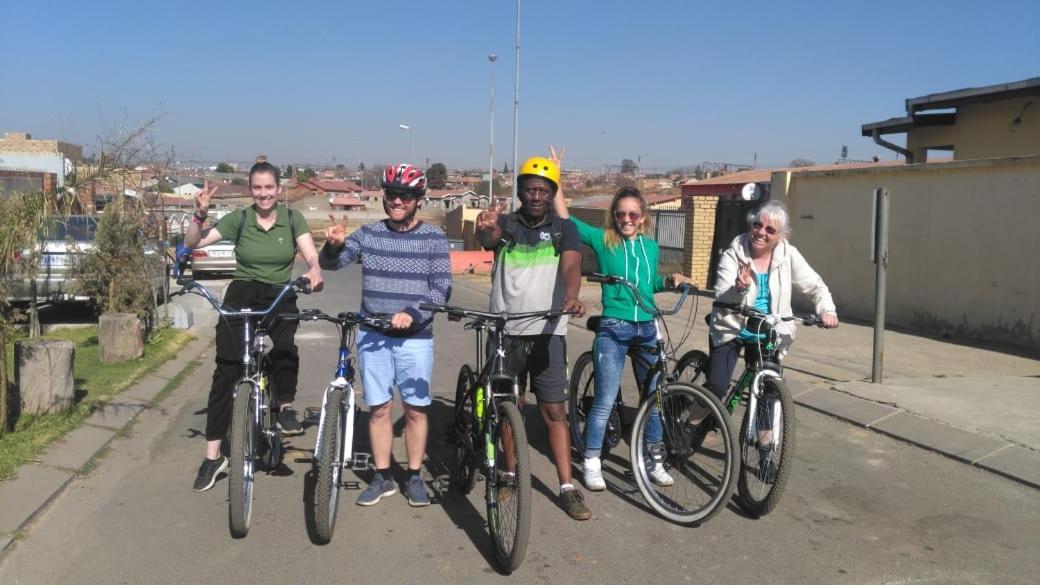 Authentic Bicycle Tours And Backpackers Hostel Soweto Bagian luar foto