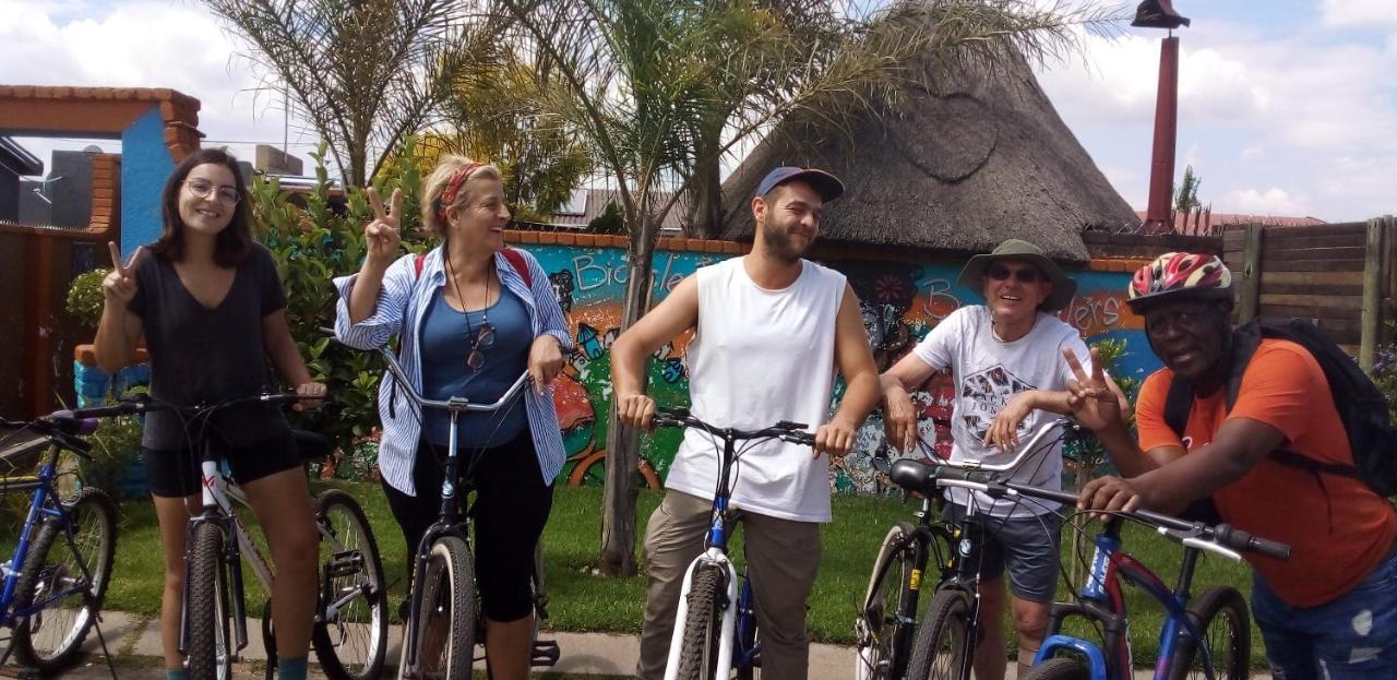 Authentic Bicycle Tours And Backpackers Hostel Soweto Bagian luar foto