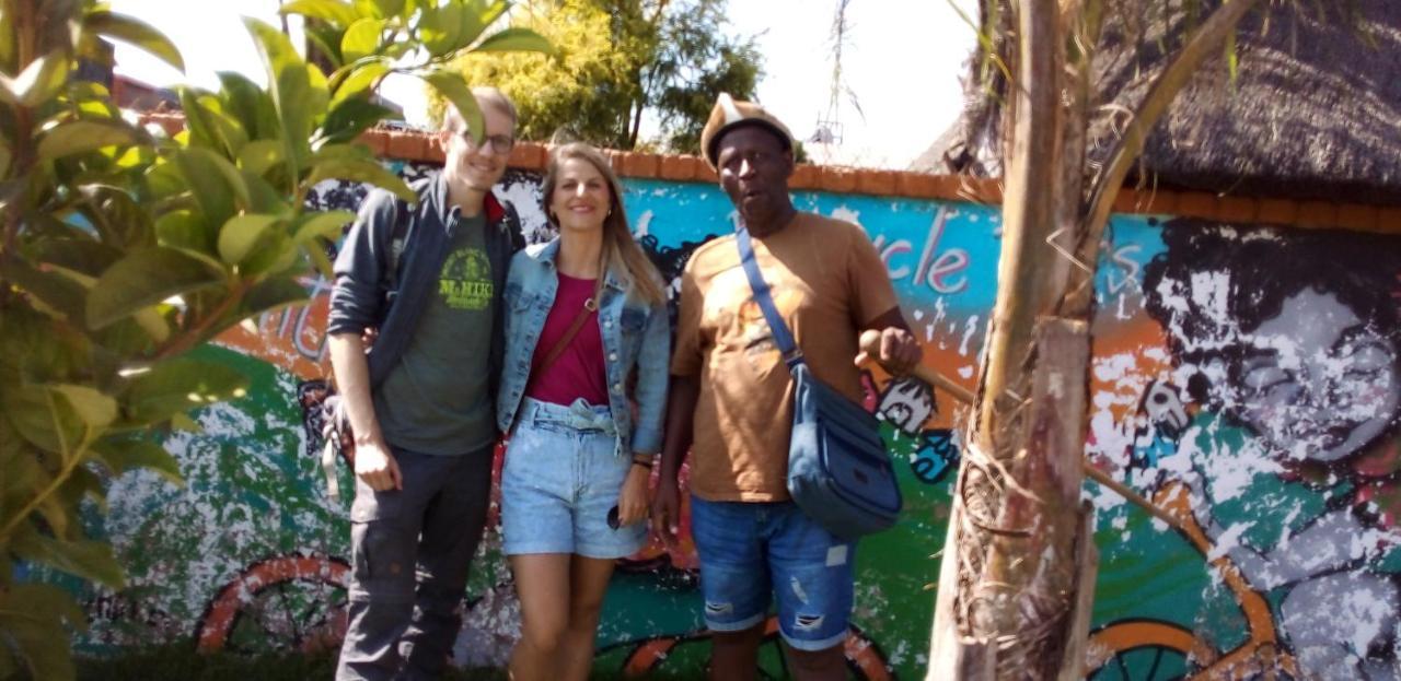 Authentic Bicycle Tours And Backpackers Hostel Soweto Bagian luar foto