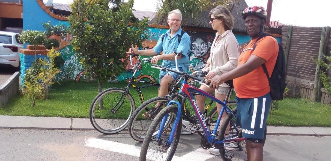 Authentic Bicycle Tours And Backpackers Hostel Soweto Bagian luar foto