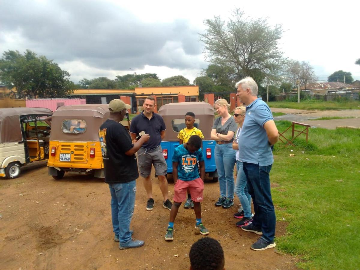Authentic Bicycle Tours And Backpackers Hostel Soweto Bagian luar foto