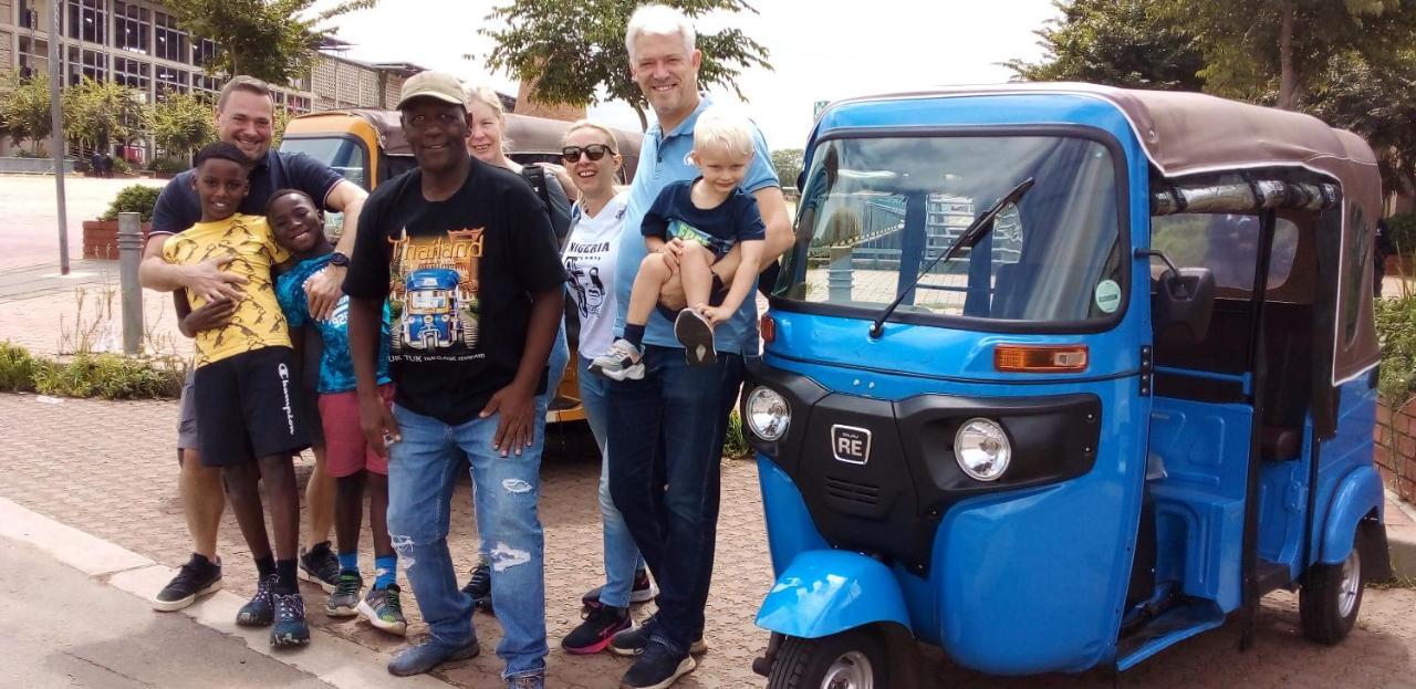 Authentic Bicycle Tours And Backpackers Hostel Soweto Bagian luar foto