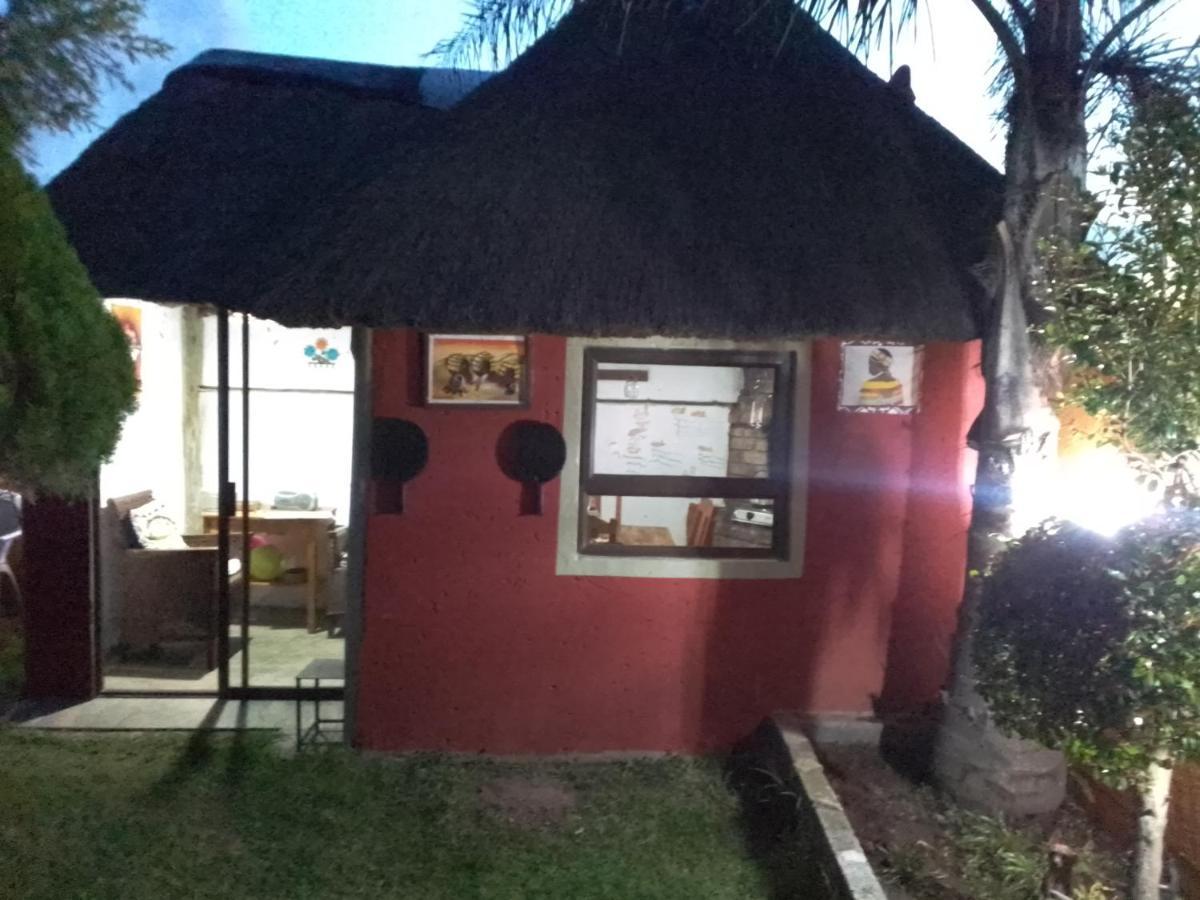 Authentic Bicycle Tours And Backpackers Hostel Soweto Bagian luar foto